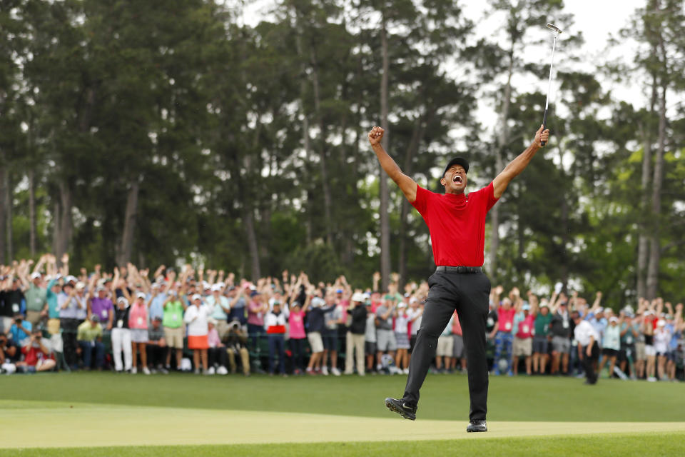 Woods celebrated amid jubilant scenes on the 18th green. (Credit: Getty Images)