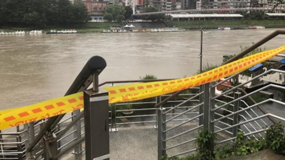 新店碧潭吊橋27日晚間發生落水意外造成1人死亡。（示意圖，與本文無關／翻攝自Google Maps）