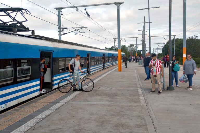 El tren Roca redujo sus frecuencias estas semanas por obras que durarían unas dos semanas más