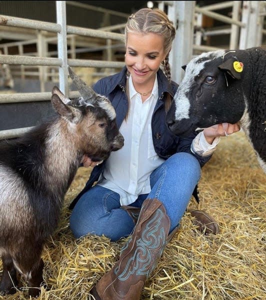 helen-skelton-cowboy-boots