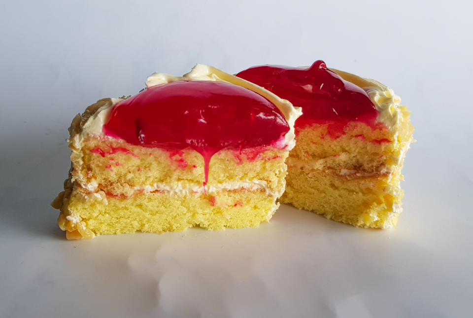 garden pastry & cake - strawberry ring