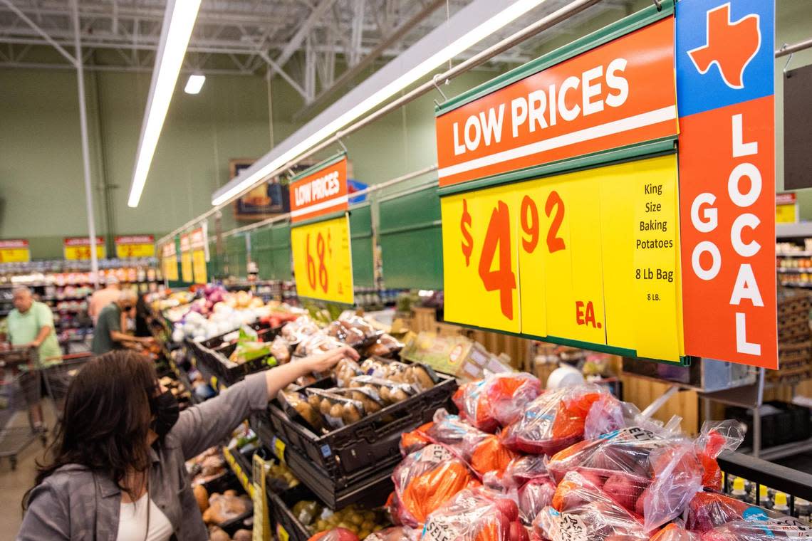 The produce section at the H-E-B in Hudson Oaks.