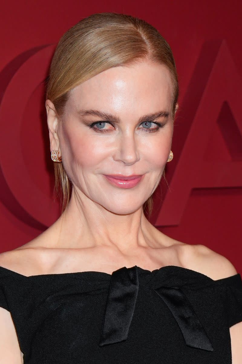 nicole kidman with an eyeliner 50s makeup look