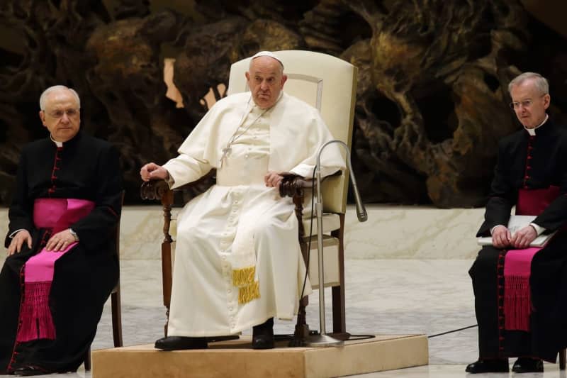 Pope Francis (C) attends tha weekly General Audience in Paul VI Hall at the Vatican. Evandro Inetti/ZUMA Press Wire/dpa