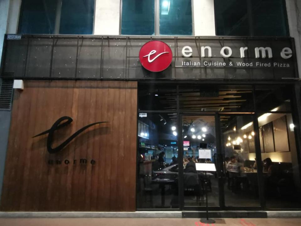 Enorme - Storefront