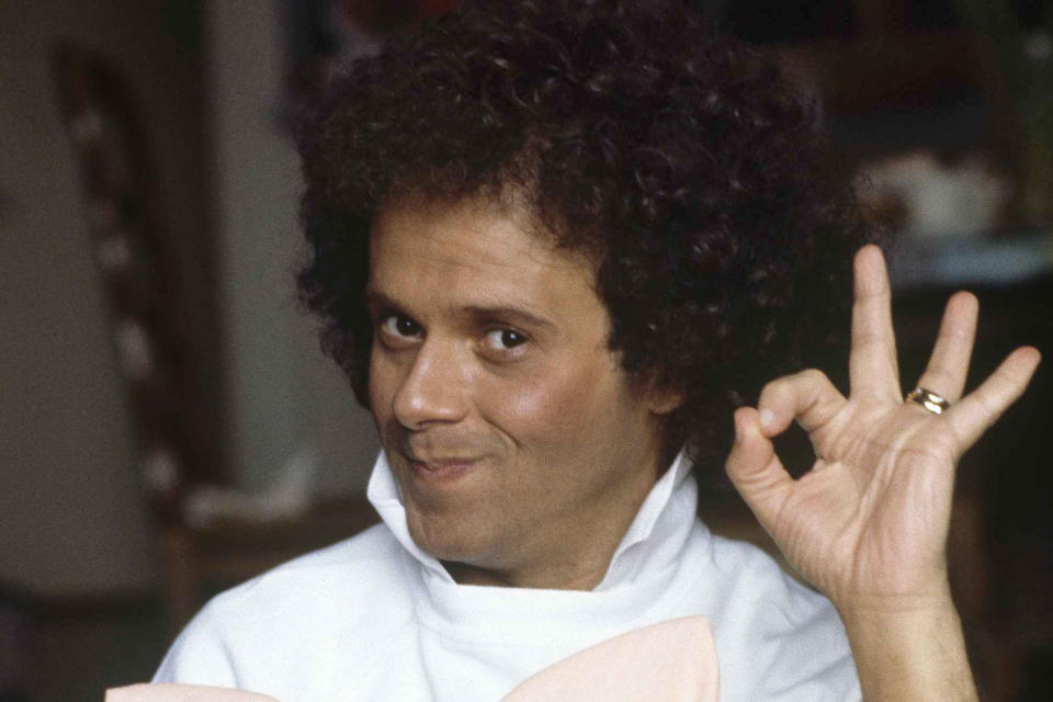 ARCHIVO - Richard Simmons posa para la cámara en Los Ángeles, el 23 de junio de 1982. (AP Foto/Richard Drew, archivo)