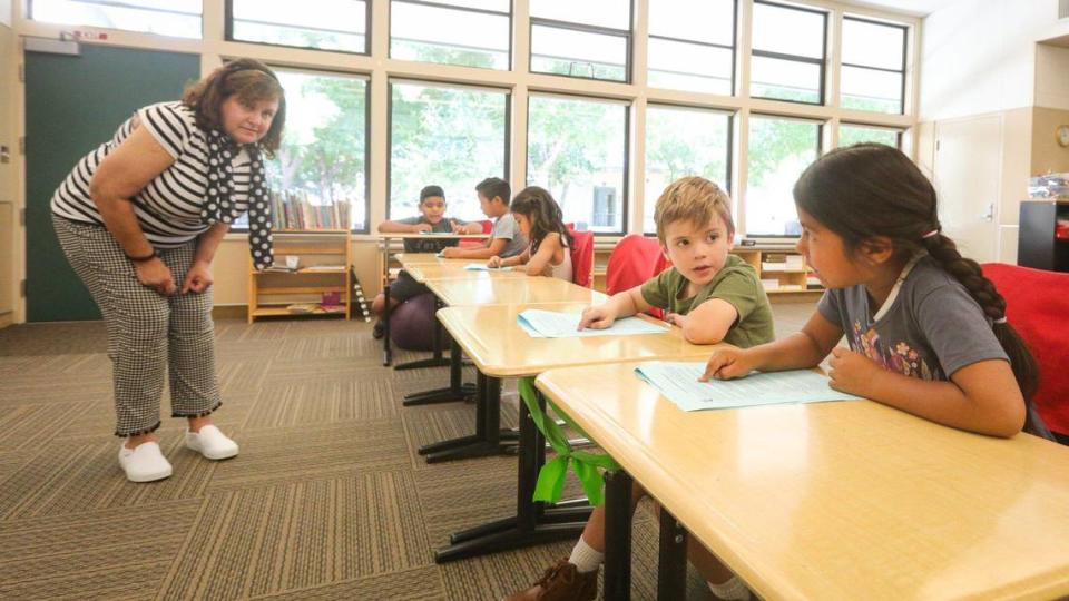 Lisa Fegley teaches reading to Miguel Sotelo Sanchez (grade 2), Nathanael Camarillo Jimenez (grade 2), Ariel Sotelo (grade 1), Oliver Hootman (grade 1) and Eva Jimenez Camarillo (grade 1) at Carrisa Plains Elementary School on Aug. 29, 2023. San Luis Obispo County is facing a teacher shortage. David Middlecamp/dmiddlecamp@thetribunenews.com