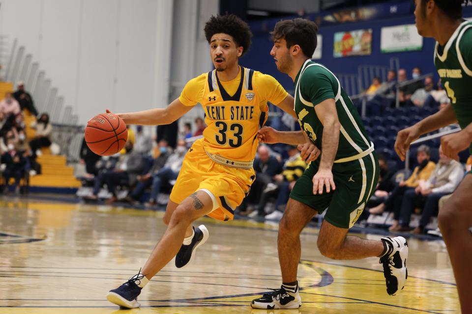 Kent State sophomore guard Jeremiah Hernandez drives to the basket during Tuesday night’s game against Point Park University at the M.A.C. Center.