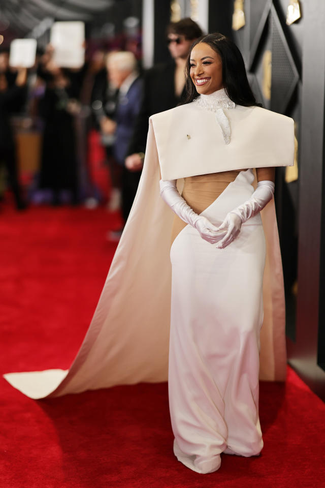 Todos los looks de la alfombra roja de los Grammy 2024 - Los Angeles Times