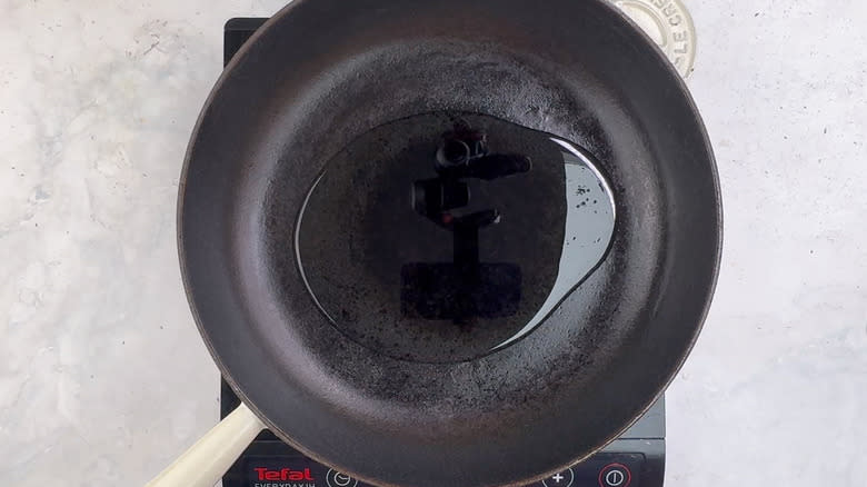 vegetable oil in frying pan