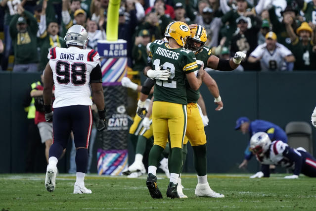 Green Bay, WI, USA. 2nd Dec, 2018. Green Bay Packers offensive tackle David  Bakhtiari #69 pass blocks during the NFL Football game between the Arizona  Cardinals and the Green Bay Packers at