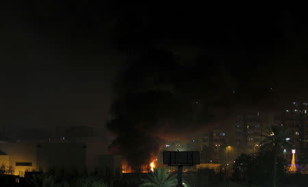 Smoke rises from the site of car bomb attack in Baghdad, May 29, 2015. Car bombs exploded in the parking lots of two heavily fortified five-star hotels in central Baghdad late on Thursday, killing at least 10 people, police and medical sources said. REUTERS/Ahmed Saad