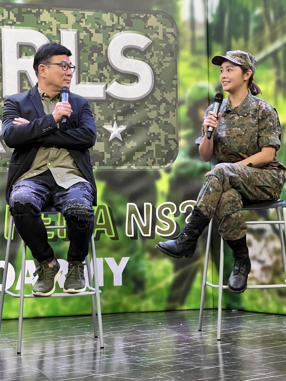 Filmmaker Jack Neo of J Team Productions; and actress Apple Chan, at a press conference for Neo's film Ah Girls Go Army on 29 Sept 2021. Chan will star as Lieutenant Zhang Xinyi in the film. (Photo: mm2 Entertainment)