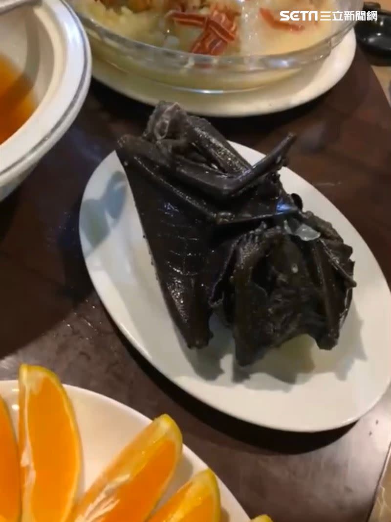 帛琉當地最有名的特產，就是「蝙蝠湯」。（圖／部落客孟孟提供）