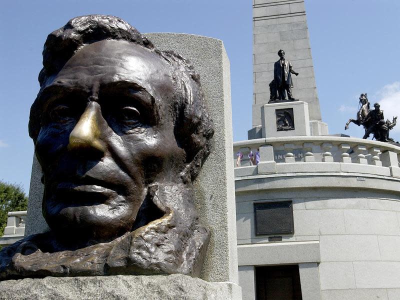 Am 15. April 1865 wurde der US-Präsident Abraham Lincoln ermordet. Sein Grab liegt auf dem Oak Ridge Cemetery in Springfield im Bundesstaat Illinois. Foto: Illinois Office of Tourism