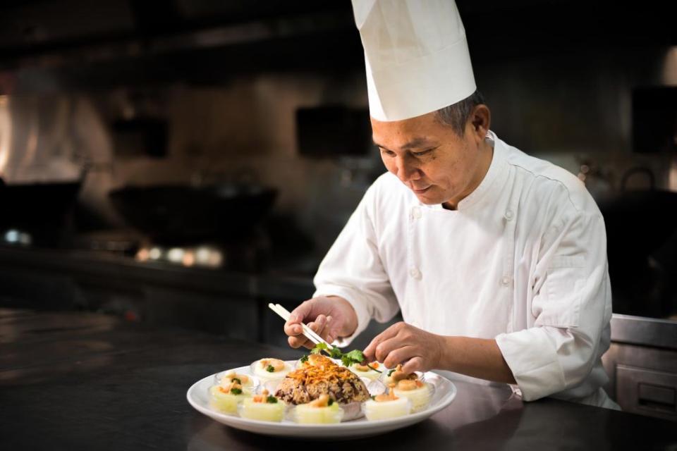 台南大飯店中式桌宴涵蓋台南在地辦桌料理、獨家手路菜，吃得出老師傅代代相傳的好手藝。（台南大飯店提供）