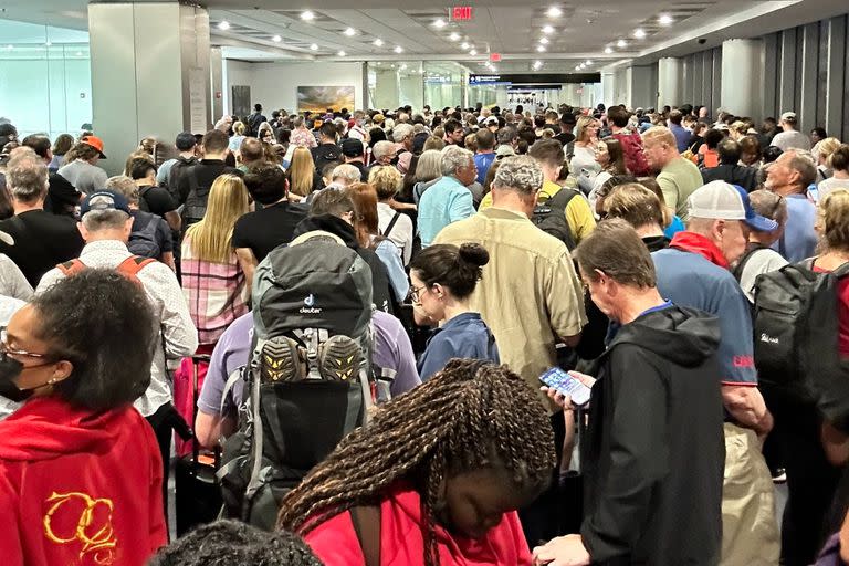 Estados Unidos: evacuaron la terminal norte del aeropuerto internacional de Miami por un “paquete sospechoso”