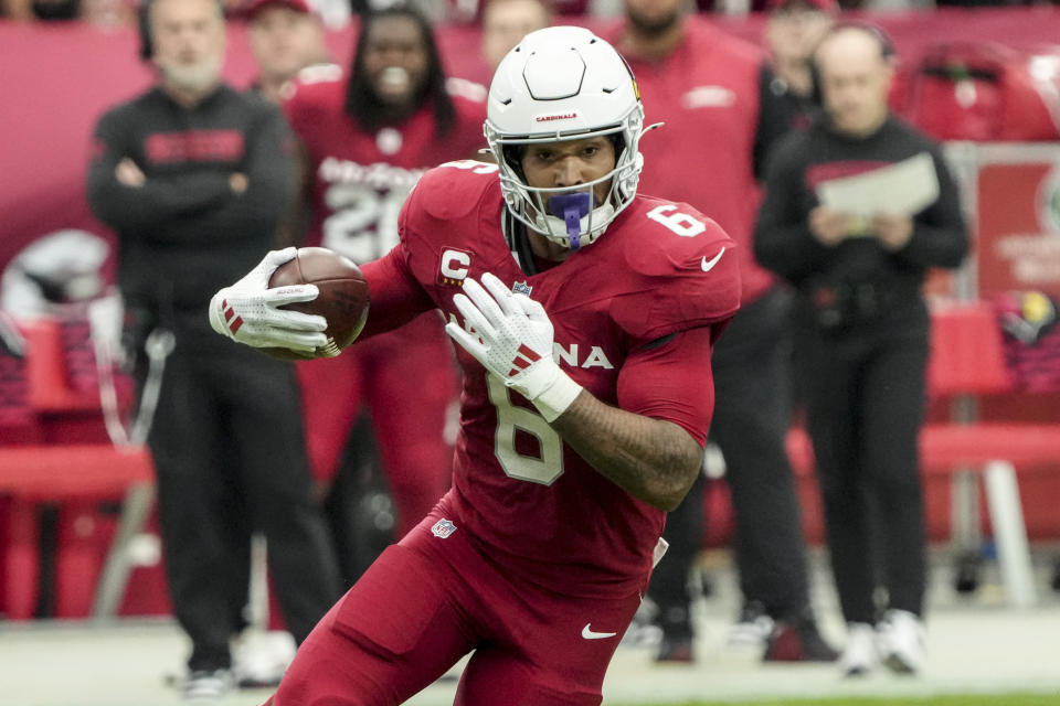 Arizona Cardinals running back James Conner (6) runs against the Los Angeles Rams during the first half of an NFL football game, Sunday, Sept. 15, 2024, in Glendale, Ariz. (AP Photo/Rick Scuteri)