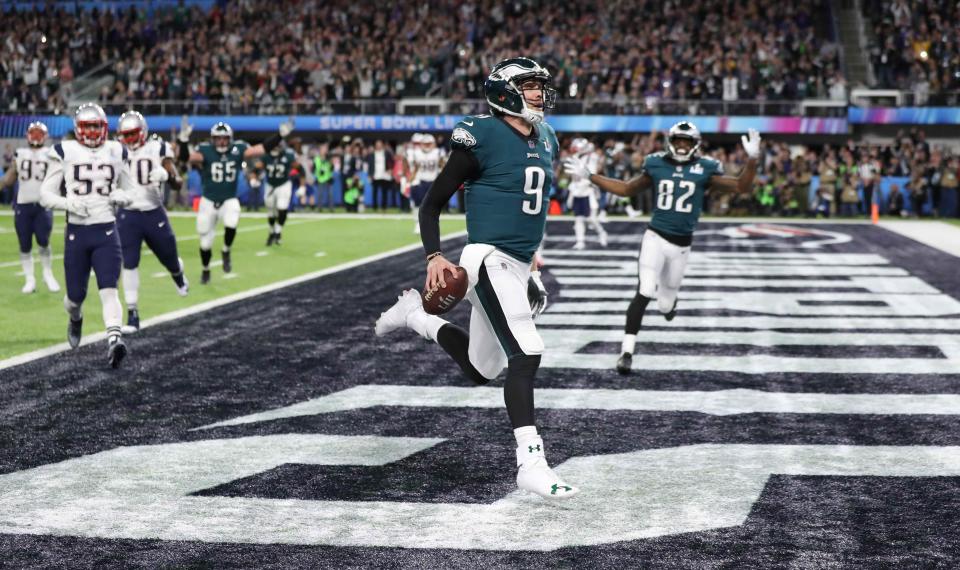 <p>Philadelphia Eagles’ Nick Foles scores a touchdown. REUTERS/Chris Wattie </p>