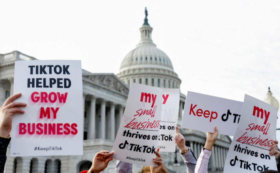 <div class="inline-image__caption"><p>TikTok creators hold a news conference to speak out against a possible ban of TikTok at the House Triangle at the United States Capitol in Washington, D.C., March 22, 2023.</p></div> <div class="inline-image__credit">EVELYN HOCKSTEIN/Reuters</div>