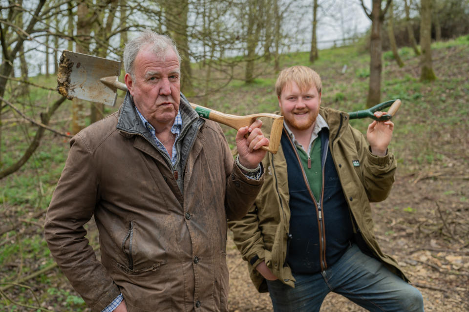 Kaleb Cooper and Jeremy Clarkson holding spades