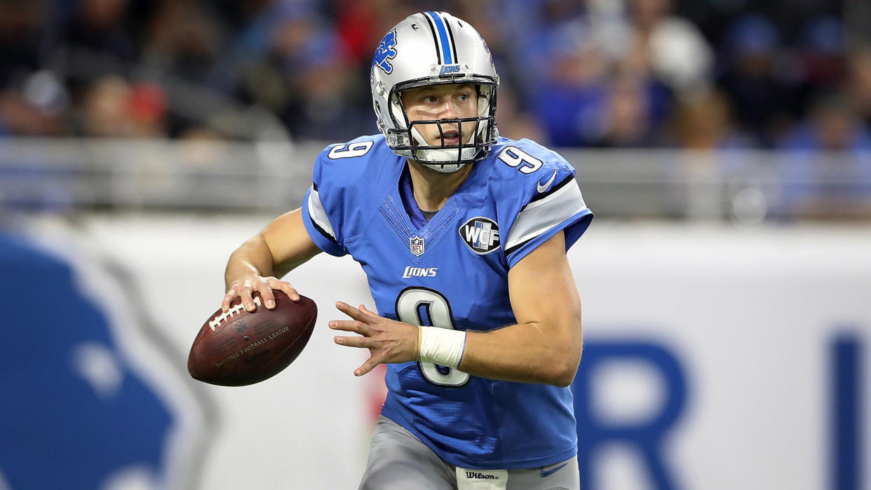 DETROIT, MI - NOVEMBER 20: Quarterback Matthew Stafford #9 of the Detroit Lions looks down field against the Jacksonville Jaguars during first half action at Ford Field on November 20, 2016 in Detroit, Michigan.