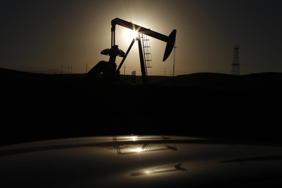 A pump jack is seen at sunrise near Bakersfield, California October 14, 2014. Brent crude hit a new four-year low on Wednesday before recovering to just under $85 a barrel, as faltering global growth curbed demand for fuel at a time of heavy oversupply. Oil saw its biggest daily fall in more than three years on Tuesday after the West's energy watchdog slashed its forecasts for world oil demand for this year and 2015. Picture taken October 14, 2014. REUTERS/Lucy Nicholson (UNITED STATES - Tags: ENERGY BUSINESS TPX IMAGES OF THE DAY)