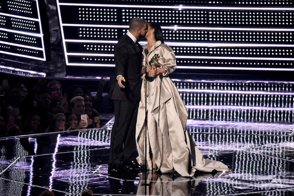 NEW YORK, NY - AUGUST 28:  Recording artist Drake (L) presents the Michael Jackson Video Vanguard Award to recipient Rihanna onstage during the 2016 MTV Video Music Awards at Madison Square Garden on August 28, 2016 in New York City.  (Photo by Noam Galai/FilmMagic)