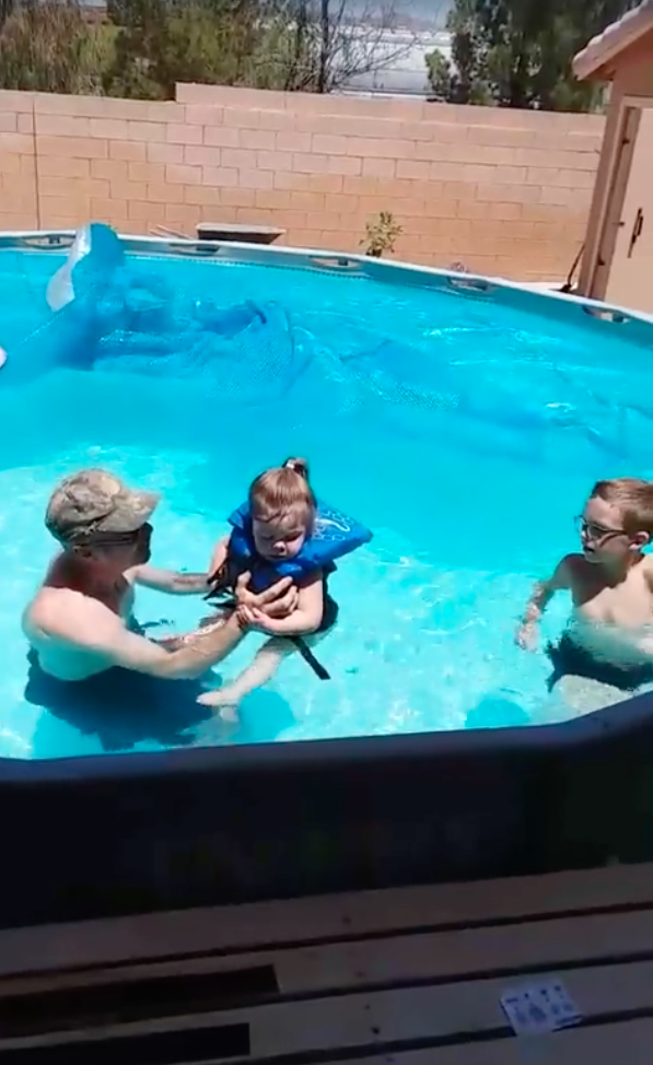 A grandad has demonstrated what happened when he put his granddaughter in the pool wearing what he thought was a life jacket. Photo: Facebook/Holly Mueller