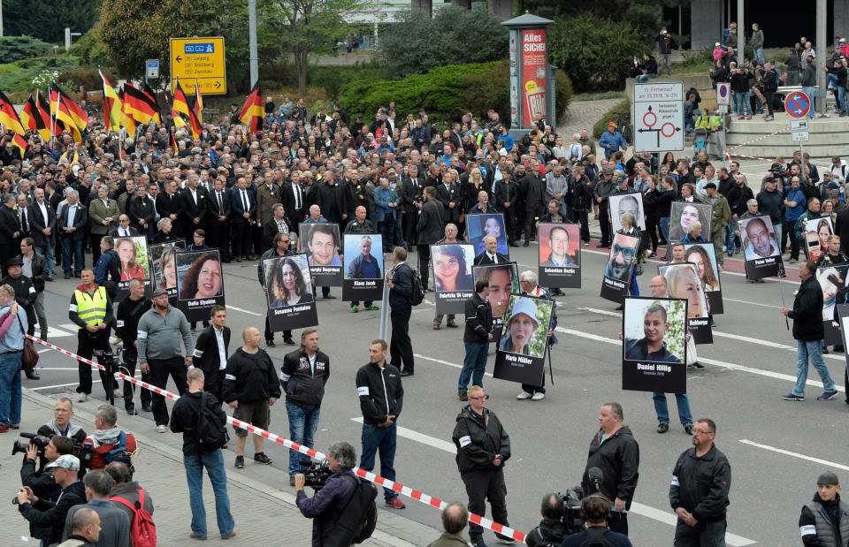 Immer wieder marschieren rechtsgerichtete Demonstranten durch Chemnitz, wie hier am 1. September. (Bild: AP Photo)