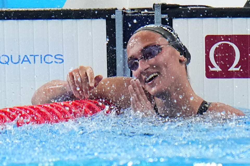 Simona Quadarella of Italy celebrates after winning the gold medal in the women's 1500-meter freestyle final at the World Aquatics Championships in Doha, Qatar, Tuesday, Feb. 13, 2024. (AP Photo/Hassan Ammar)