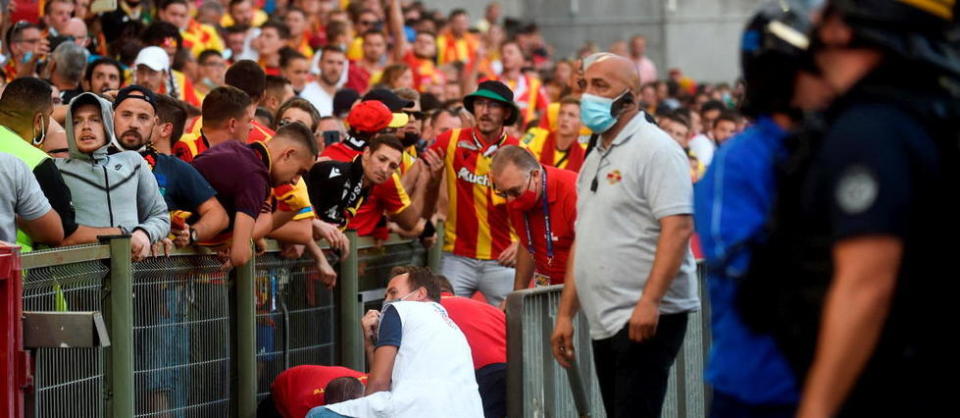 Après les incidents survenus lors du match de Ligue 1 Lens-Lille mi-septembre, un supporteur lillois a écopé de huit mois de prison avec sursis pour avoir lancé un siège depuis les tribunes et blessé un CRS (image d'illustration).
