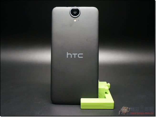 HTC One E9+ dual sim 開箱評測，搭載 2K 螢幕、4G 全頻雙卡雙待的高性價比時尚旗艦