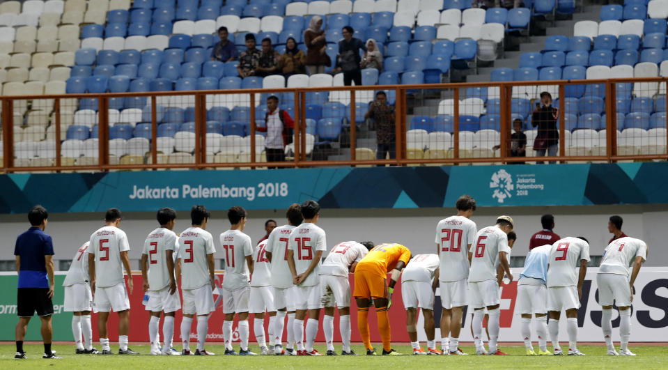 Japanese players bow to their supporters following their 4-0 win over pakistan in their men's soccer match at the 18th Asian Games at Wibawa Mukti stadium in Cikarang, Indonesia, Thursday, Aug. 16, 2018. (AP Photo/Vincent Thian)