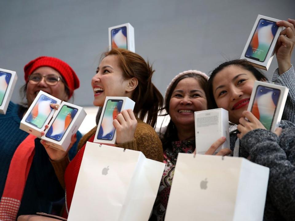 iPhone X shoppers Apple store