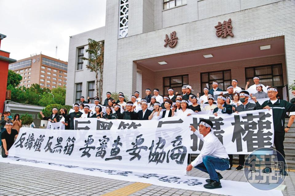 立法院民進黨團本屆轉為少數黨，至今仍在調整作戰姿態。