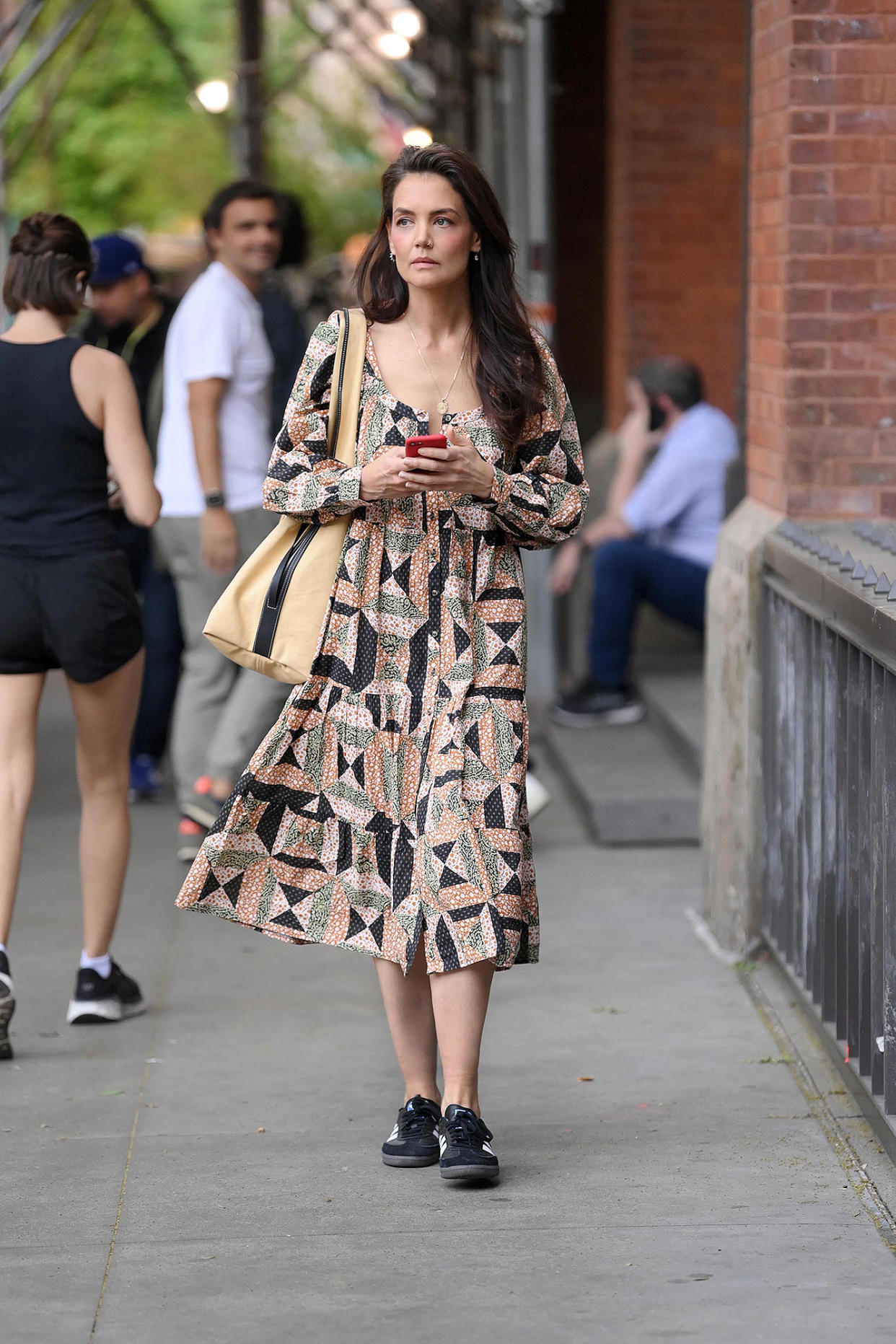 katie-holmes-spring-dress