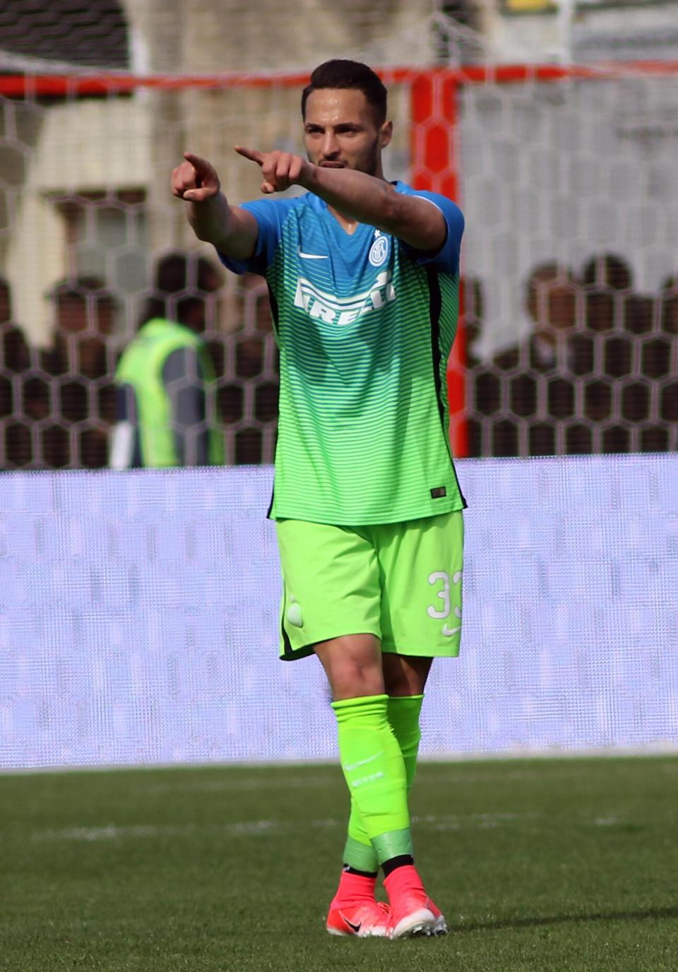 Inter's Danilo D'ambrosia celebrates after scoring during a Serie A soccer match between Crotone and Inter Milan, at the Ezio Scida stadium in Crotone, Italy, Sunday, April 9, 2017. (Albano Angilletta/ANSA via AP)