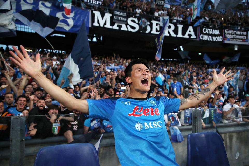 Kim Min-jae celebra después de que Napoli aseguró el título (Getty Images)