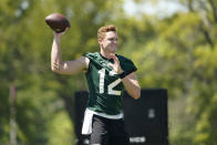 Missouri quarterback Brady Cook warms up during an NCAA college football practice Wednesday, Aug. 10, 2022, in Columbia, Mo. (AP Photo/Jeff Roberson)