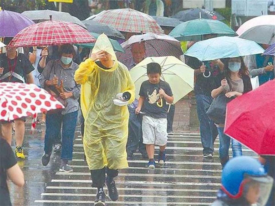 受南方雲系北移，易有短延時強降雨。（本報系資料照）