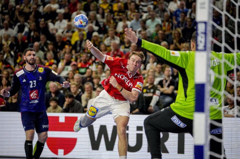 丹麥對戰法國的手球比賽。（美聯社資料照）