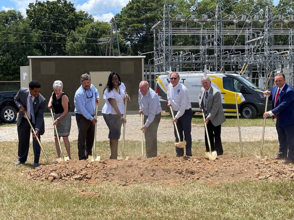 Governor Louisiana John Bel Edwards, VOLT Broadband directors and Northeast Louisiana public officials were present at a groundbreaking on Monday in Bastrop.