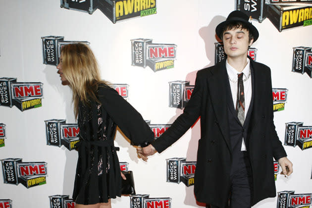 eNeMiEs? Kate Moss und Pete Doherty 2007 als glückliches Pärchen (Bild: Getty Images)