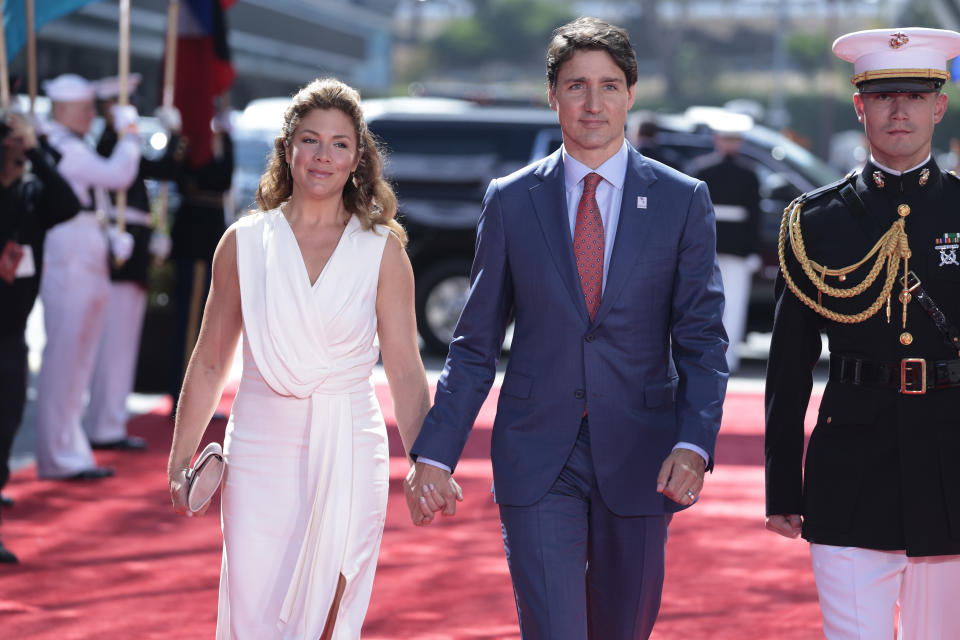 LOS ANGELES, CALIFORNIA - JUNE 08: Prime Minister Justin Trudeau of Canada arrives alongside his wife Sophie Gregoire Trudeau to the Microsoft Theater for the opening ceremonies of the IX Summit of the Americas on June 08, 2022 in Los Angeles, California.  Leaders from North, Central and South America will travel to Los Angeles for the summit to discuss issues such as trade and migration. The United States is hosting the summit for the first time since 1994, when it took place in Miami. (Photo by Anna Moneymaker/Getty Images)