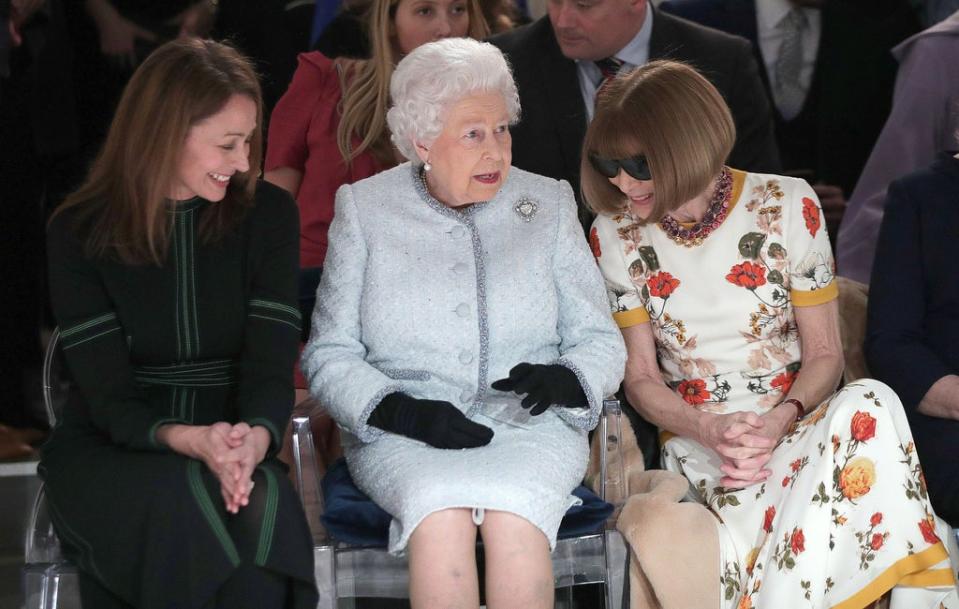 The Queen and Anna Wintour at Richard Quinn (POOL/AFP via Getty Images)