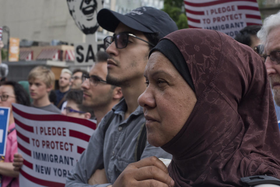 Immigrants join activists for an evening protest in Manhattan against the travel restrictions on Muslim-majority countries on June 29, 2017.&nbsp; (Photo: VIEW press via Getty Images)