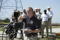 <p>National Transportation Safety Board (NTSB) member Robert Sumwalt speaks during a news conference at the scene of Saturday’s hot air balloon crash near Lockhart. Texas, Monday, Aug. 1, 2016. (Deborah Cannon/Austin American-Statesman via AP)</p>