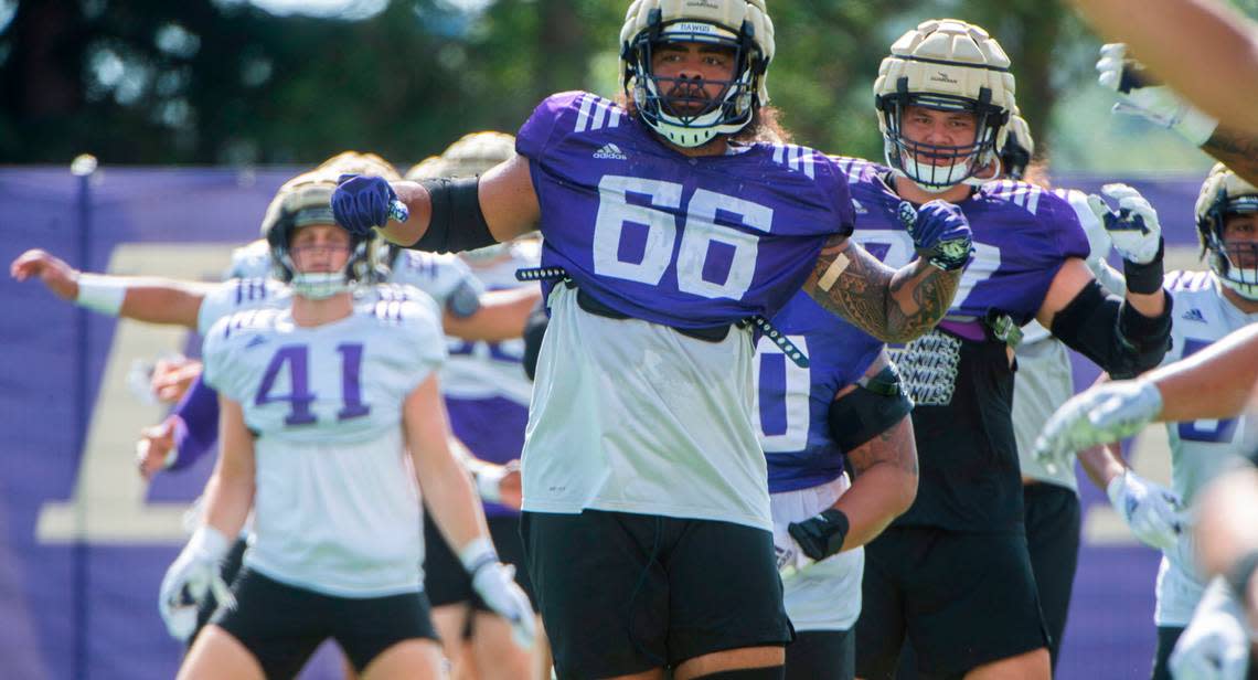 Huskies offensive lineman Henry Bainivalu and his teammates participate in an agility drill. Photo taken at University of Washington Huskies’ fall training camp in Seattle on August, 9, 2021.