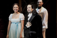 Lin-Manuel Miranda, compositor y autor del premiado musical de Broadway "Hamilton", luce emocionado al recibir una ovación de pie tras la primera presentación de la obra en el Centro de Bellas Artes de Santurce, en San Juan, Puerto Rico, el viernes 11 de enero de 2019. (AP Foto/Carlos Giusti)